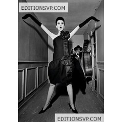 Dorothy + little Bara+ violoncelle photographie noir et blanc de William Klein  © William Klein Estate