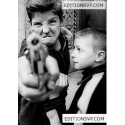Gun 1, New-York 1954 by William Klein 
© William Klein Estate                       postcard Editions VP