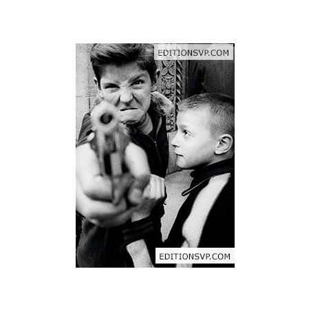 Gun 1, New-York 1954 by William Klein 
© William Klein Estate                       postcard Editions VP